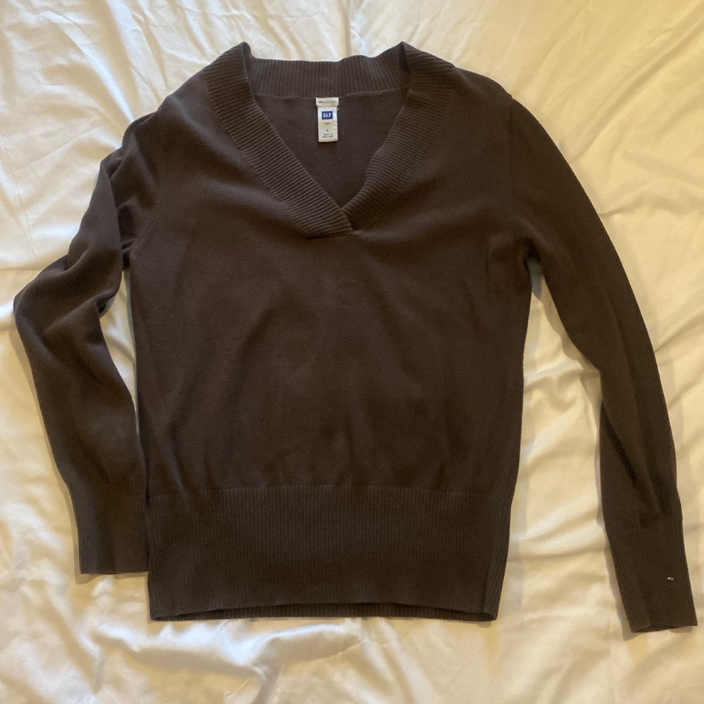 Sweater with wide hip band